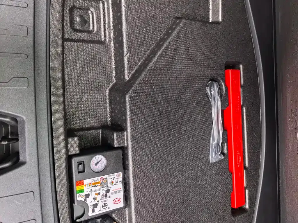BYD L DM-i — фото 10