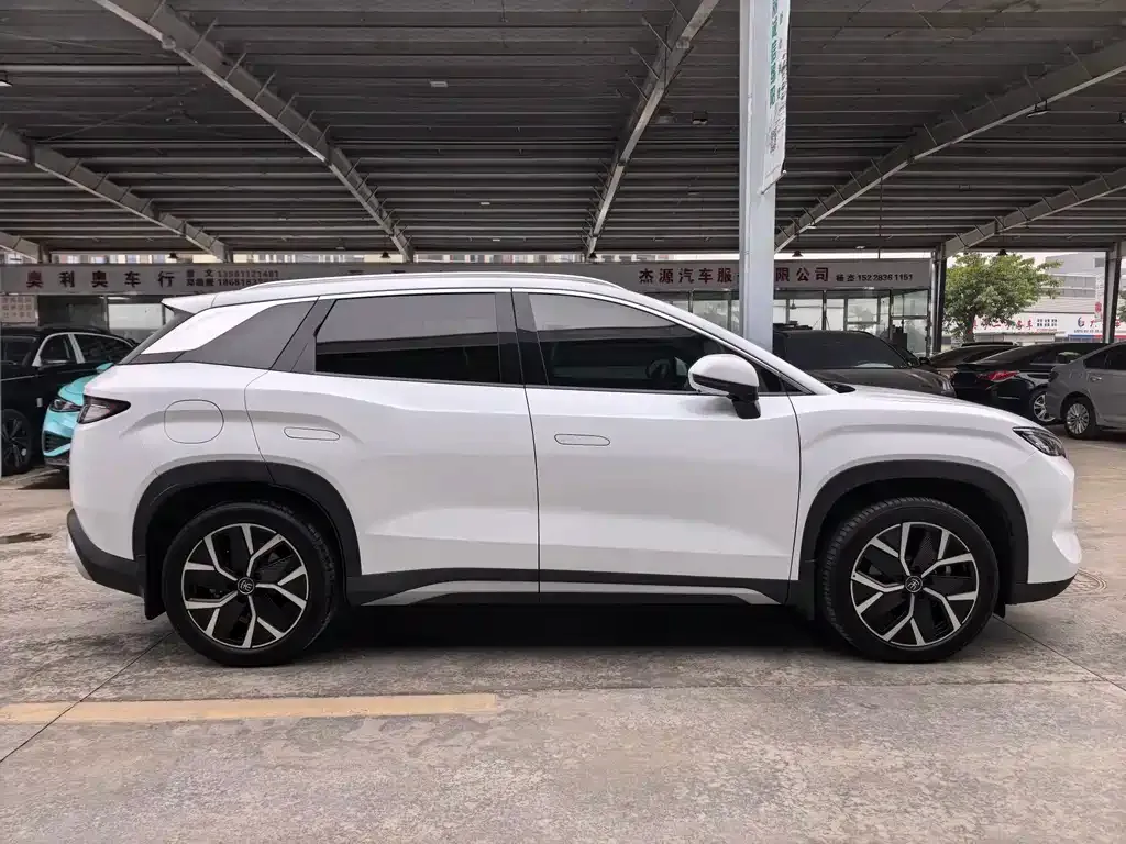 BYD L DM-i — фото 7