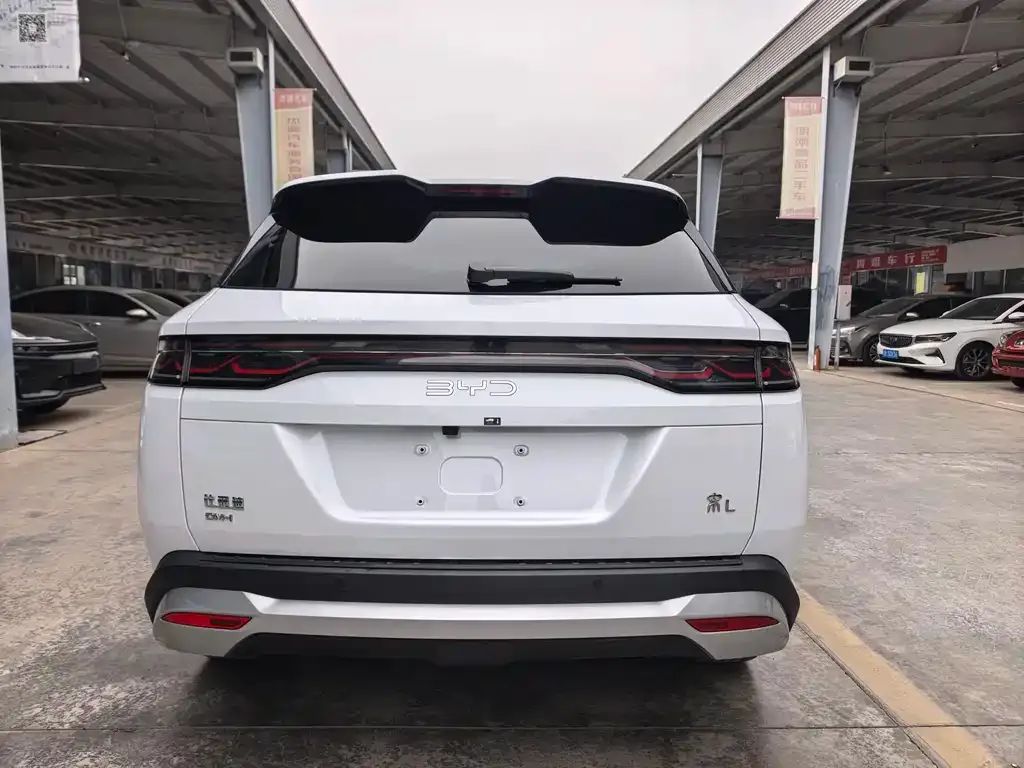 BYD L DM-i — фото 8