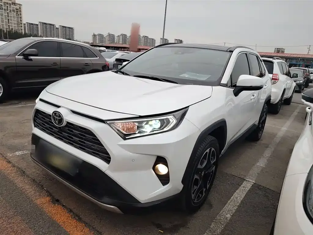 Toyota RAV4 2022 из CN, фото 2