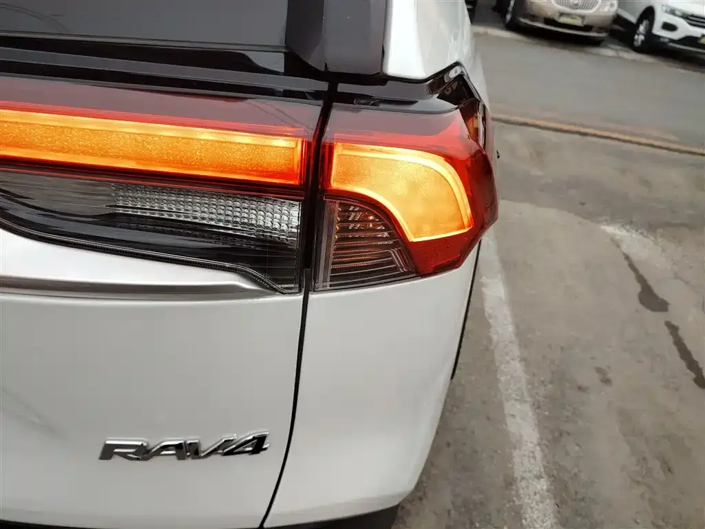 Toyota RAV4 2022 из CN, фото 8