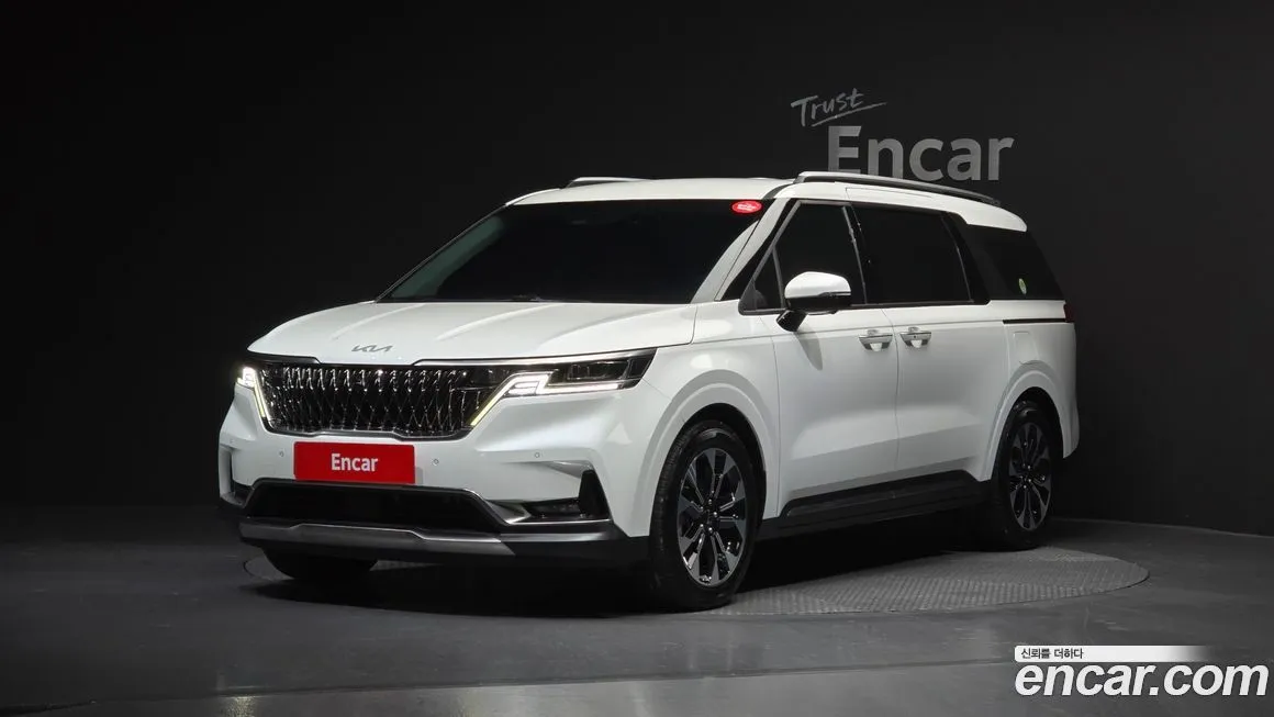 Kia Carnival — фото 1