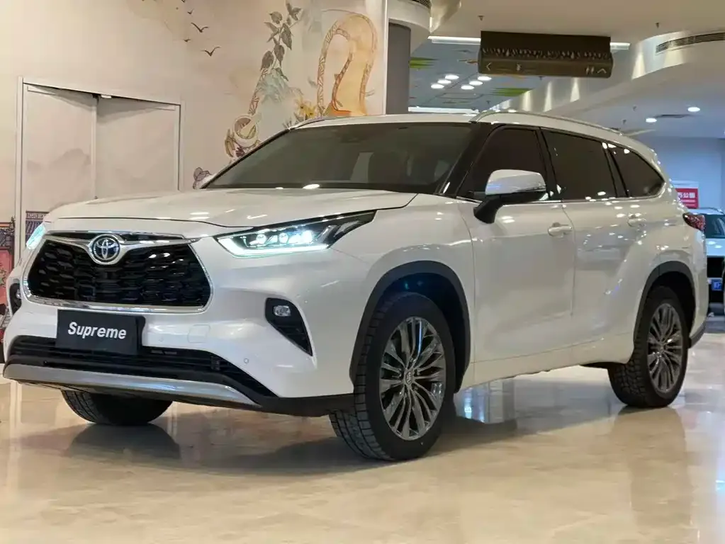 Toyota Highlander — фото 1