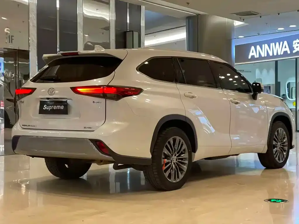 Toyota Highlander — фото 6