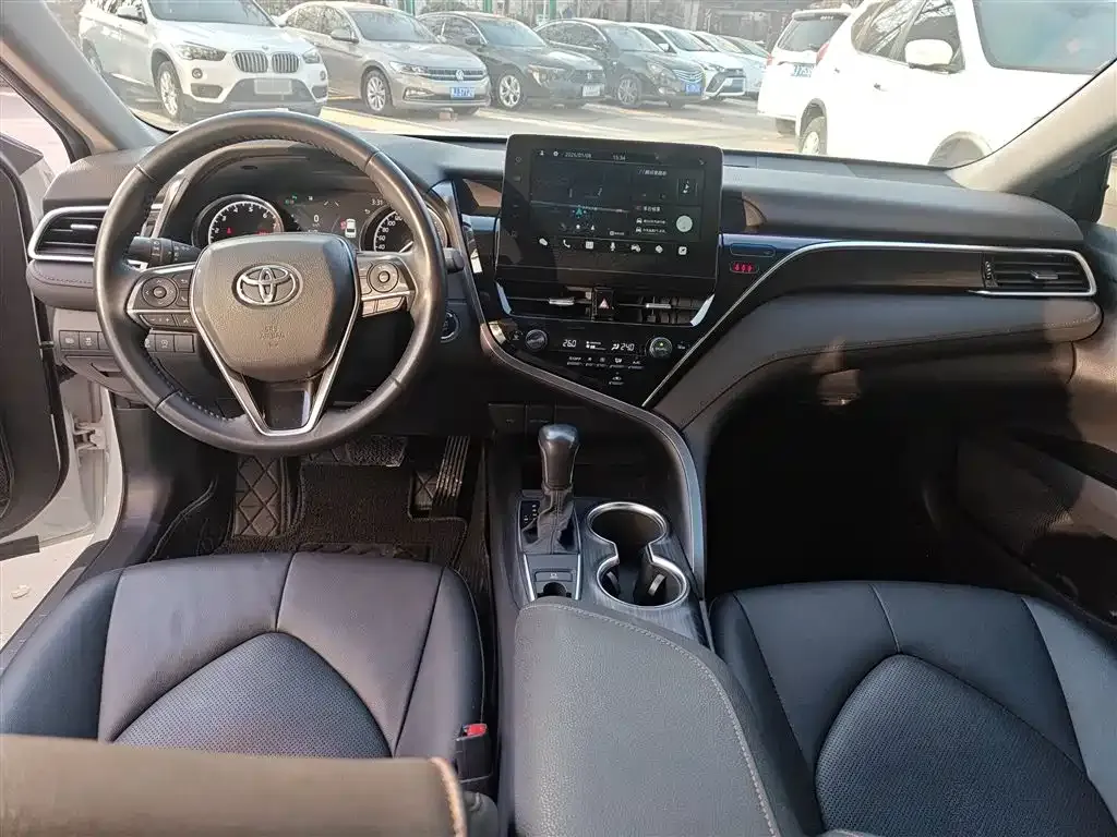 Toyota Camry — фото 10