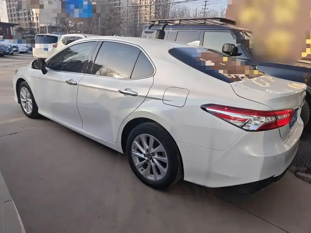 Toyota Camry — фото 5