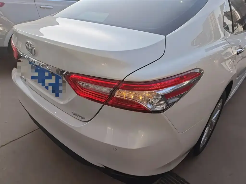 Toyota Camry — фото 2