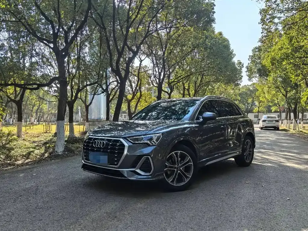 Audi Q3 — фото 1