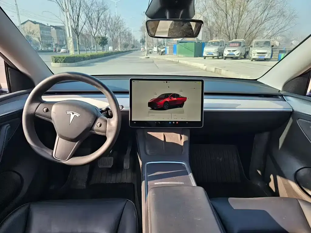 Tesla Model Y — фото 6