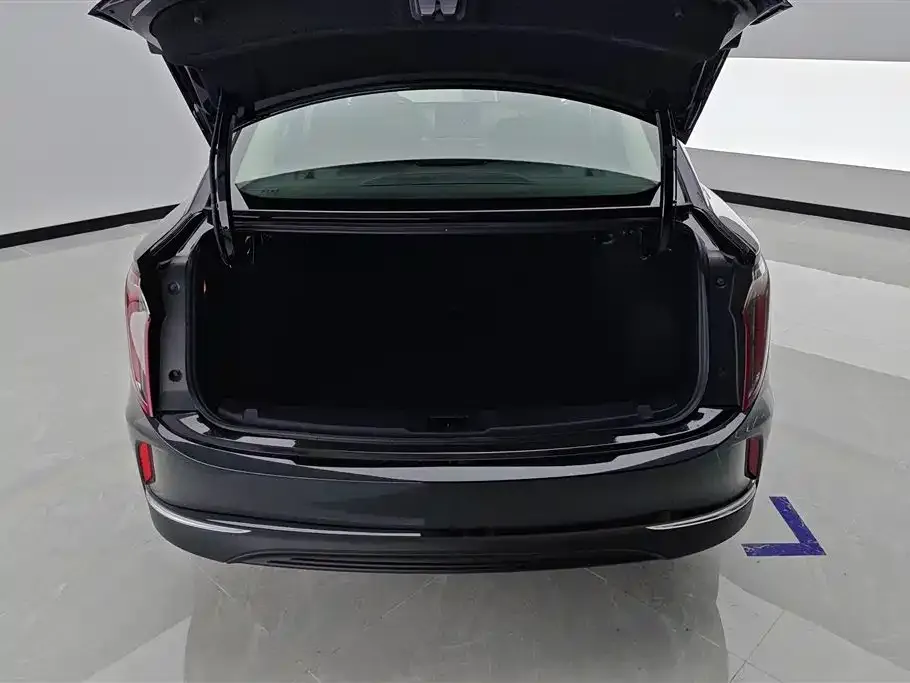 Hongqi E-QM5 — фото 2