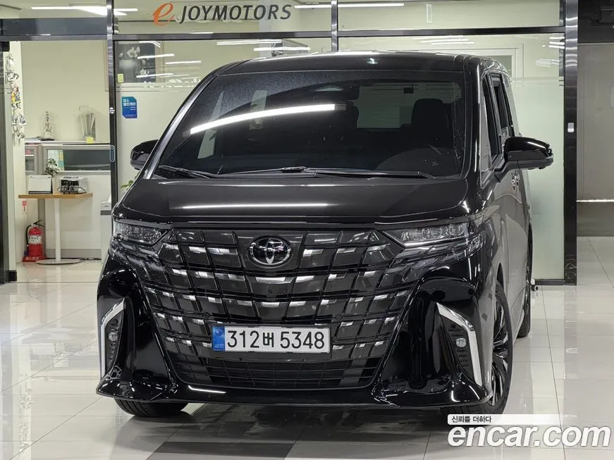 Toyota Alphard — фото 1