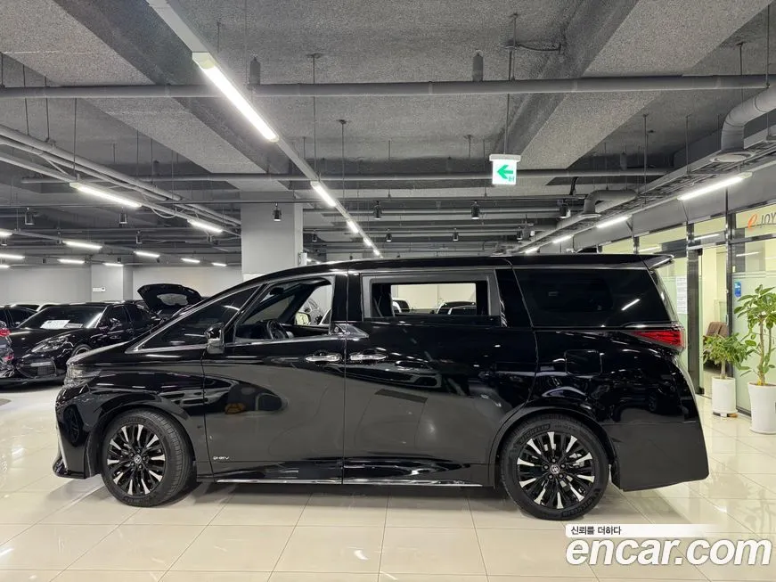 Toyota Alphard — фото 5