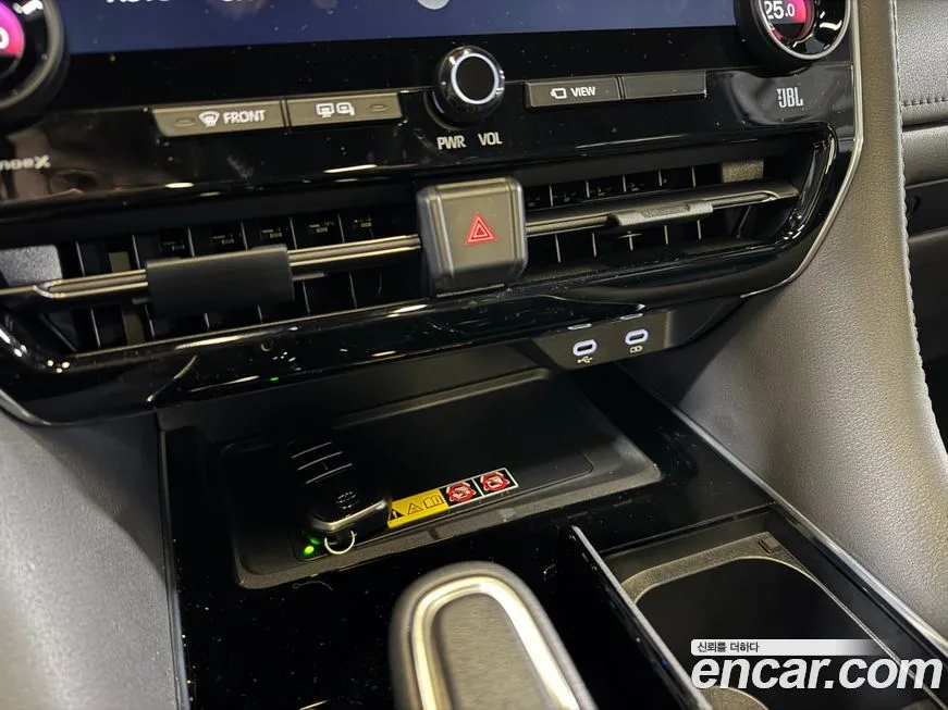 Toyota Alphard — фото 9