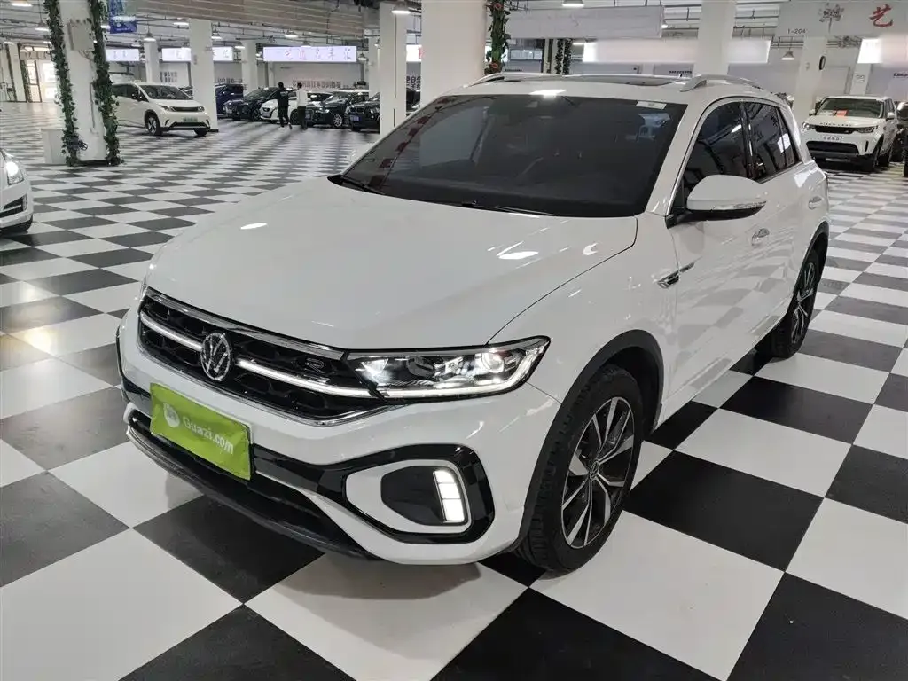 Volkswagen T-Roc — фото 1