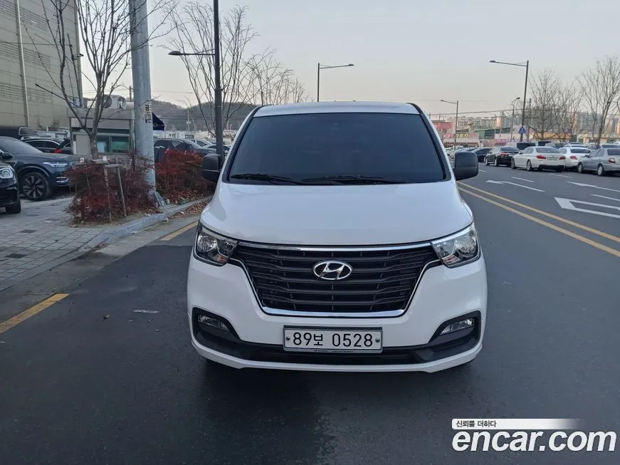 Hyundai Starex — фото 1