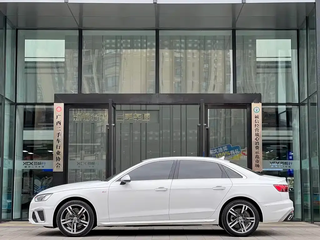 Audi A4L 2021 из CN, фото 3