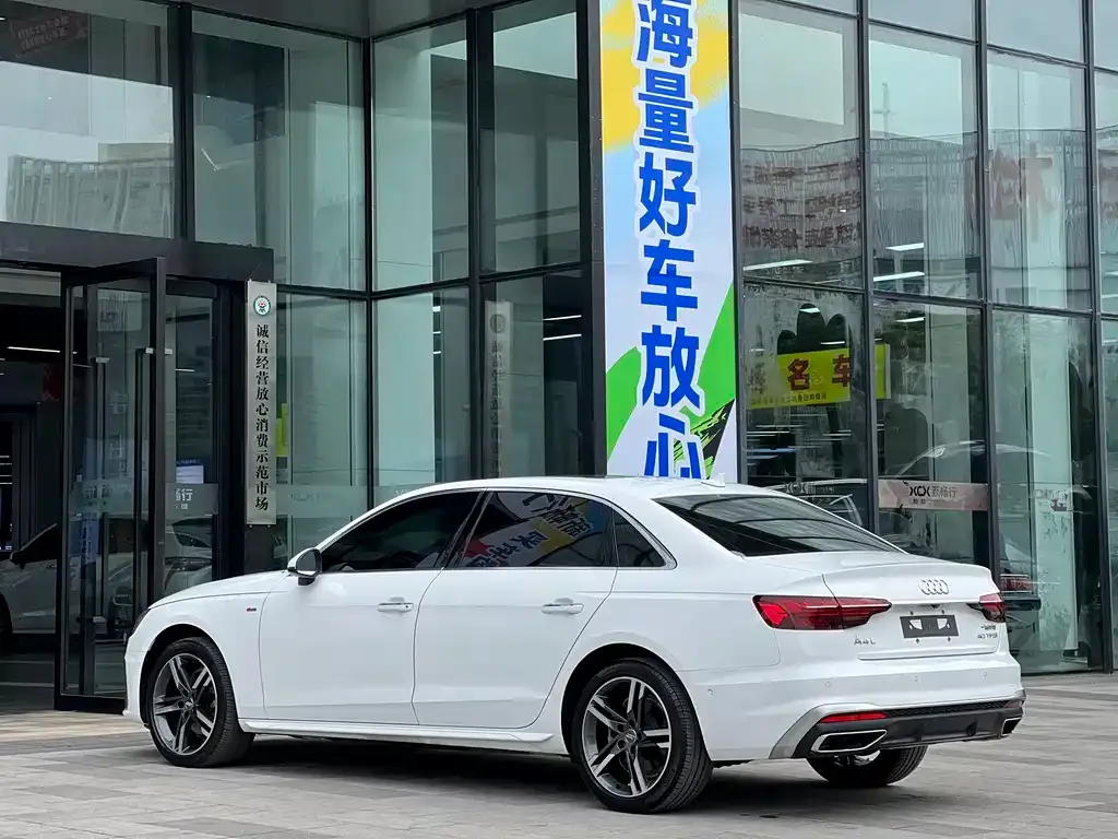 Audi A4L 2021 из CN, фото 5