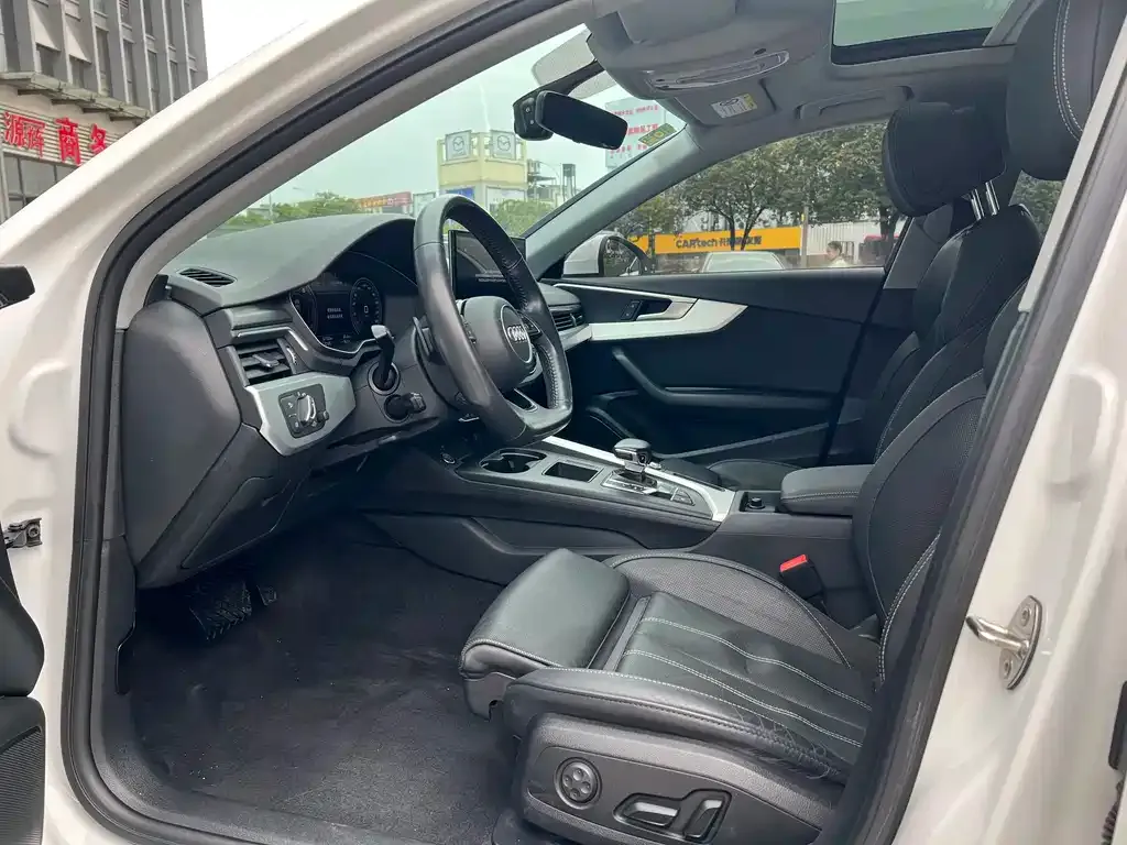 Audi A4L 2021 из CN, фото 7