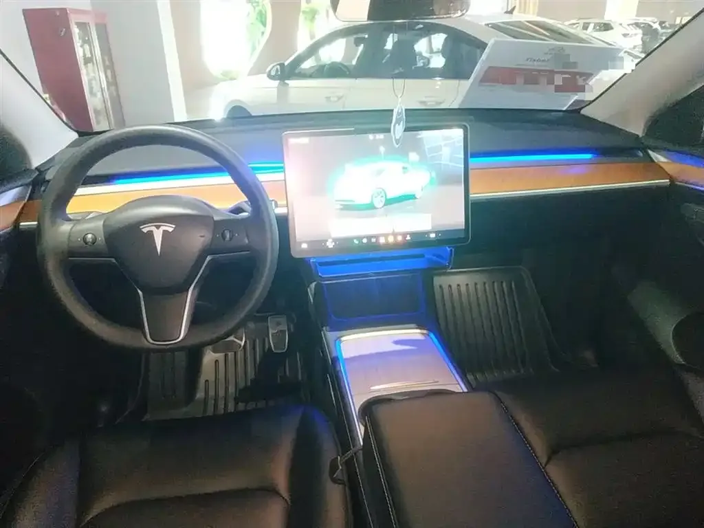 Tesla Model Y — фото 4