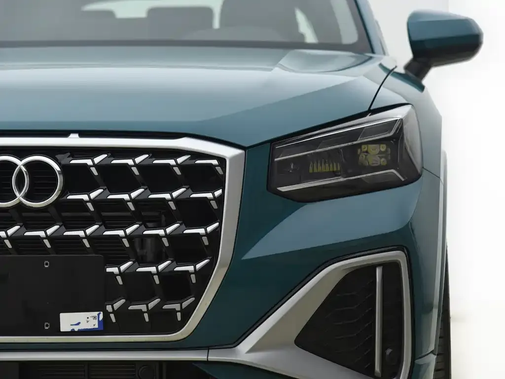 Audi Q2L 2025 из CN, фото 9