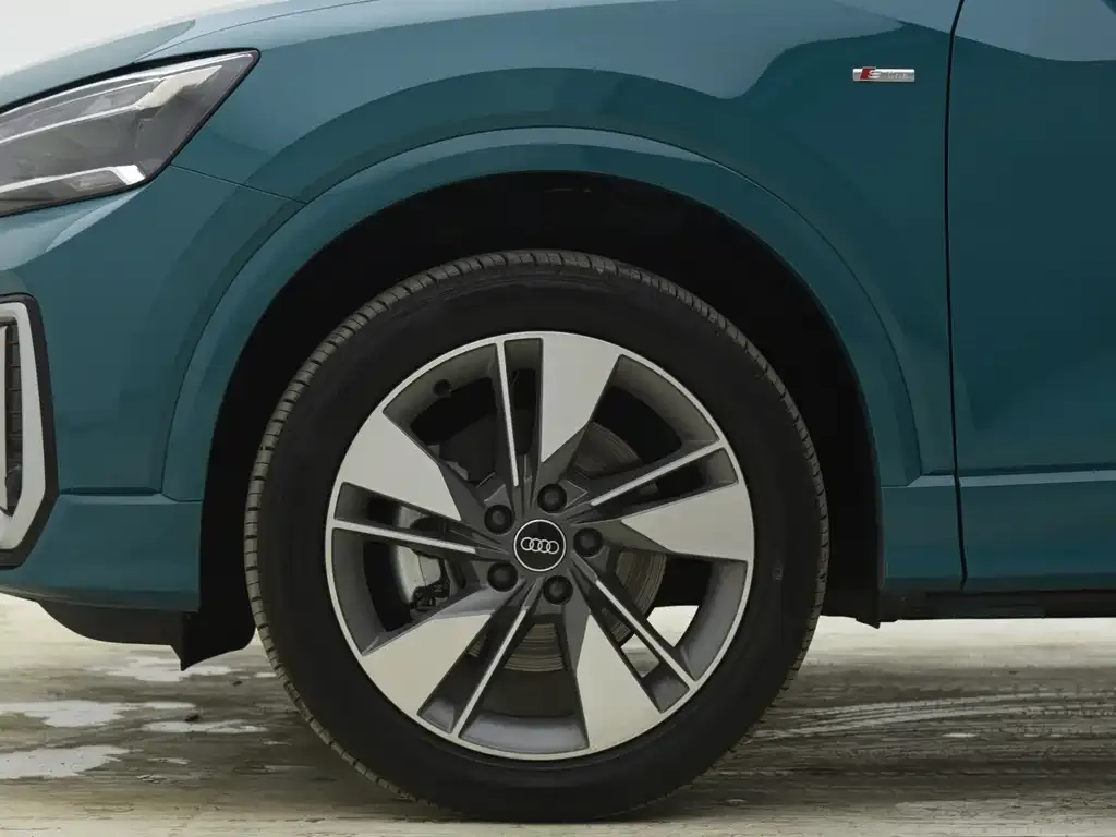 Audi Q2L 2025 из CN, фото 10