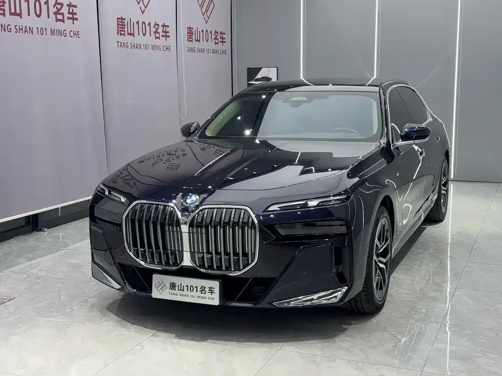BMW 7 Series — фото 1
