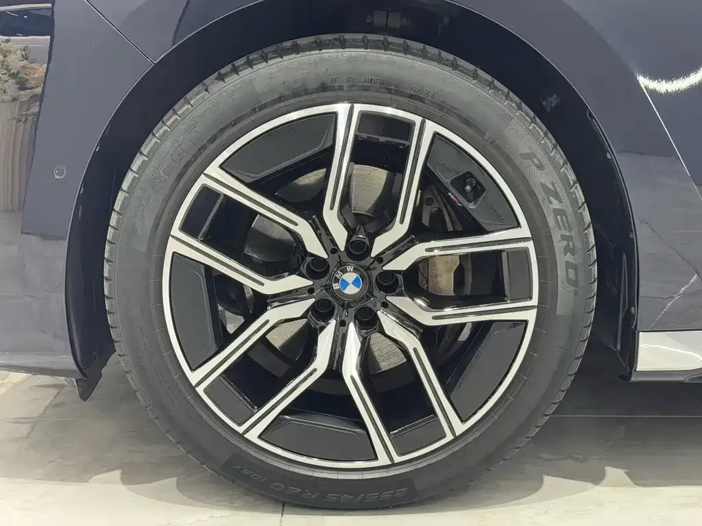BMW 7 Series — фото 10