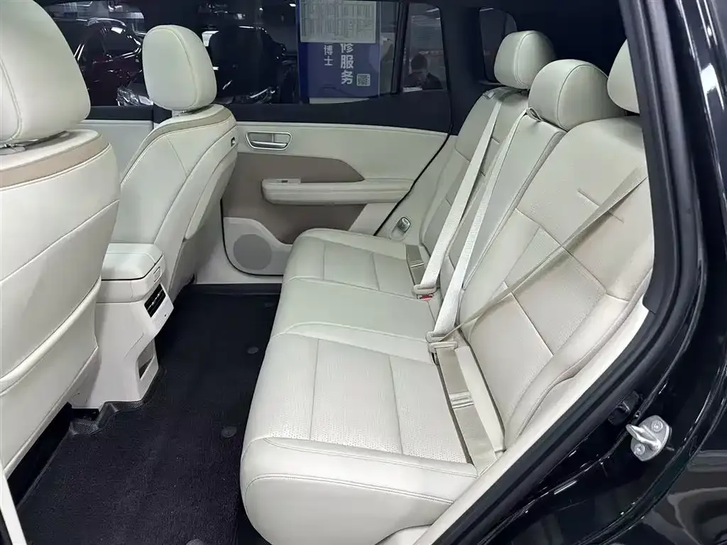 Toyota Platinum 3X 2025 из CN, фото 2