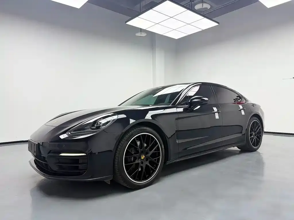 Porsche Panamera — фото 1