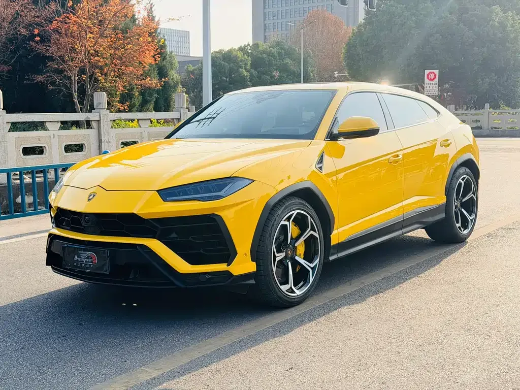 Lamborghini Urus — фото 1