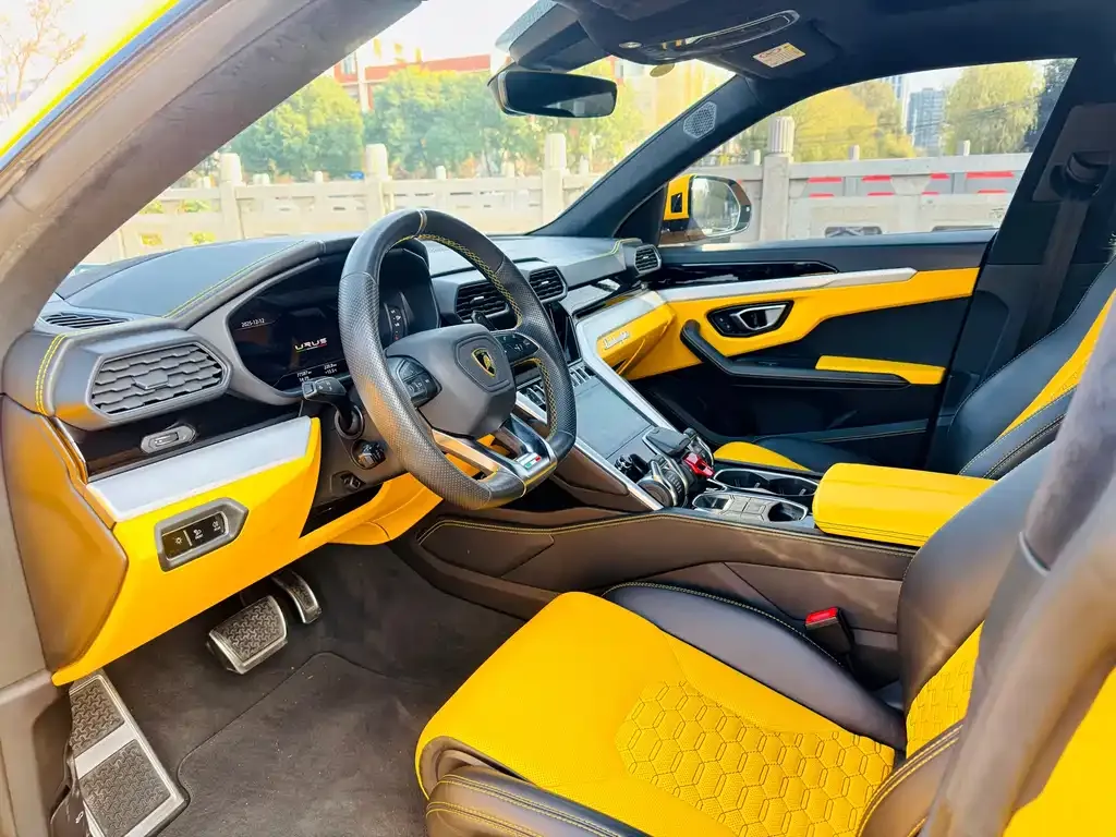 Lamborghini Urus — фото 9