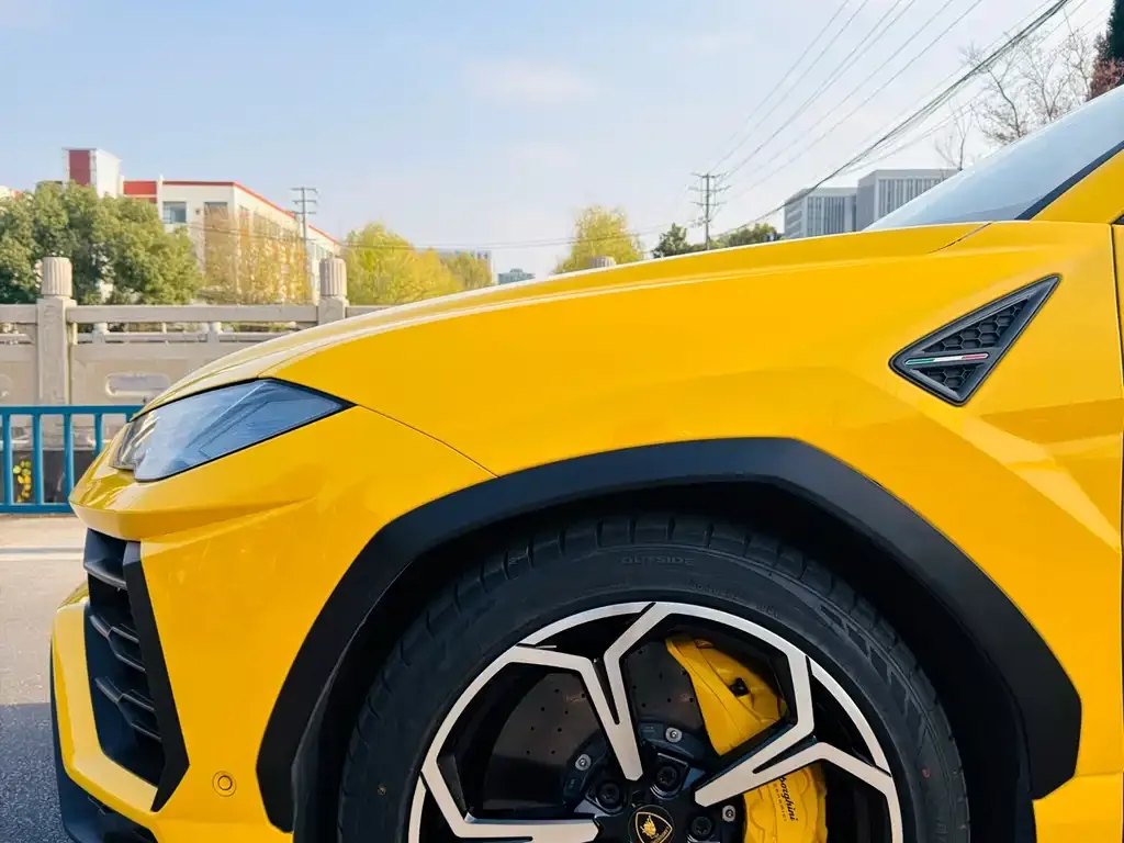 Lamborghini Urus — фото 8