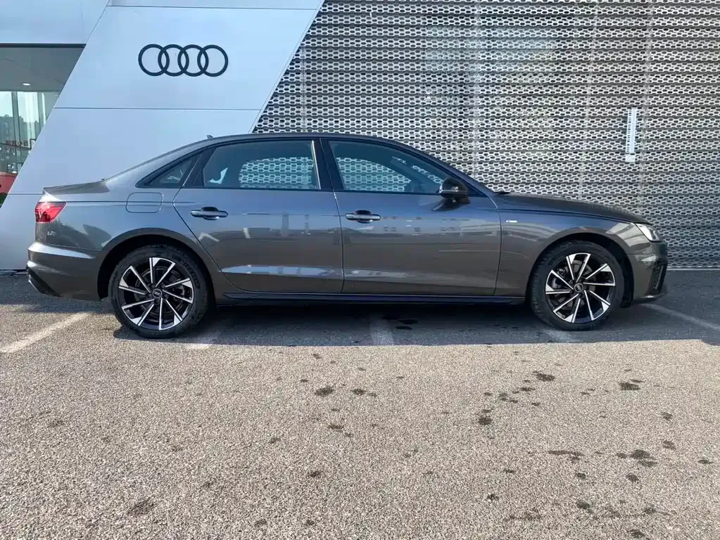 Audi A4L 2023 из CN, фото 9