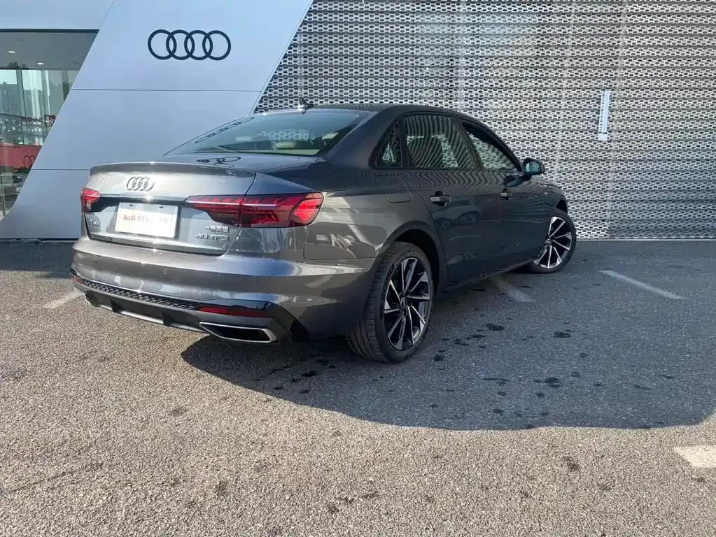 Audi A4L 2023 из CN, фото 6