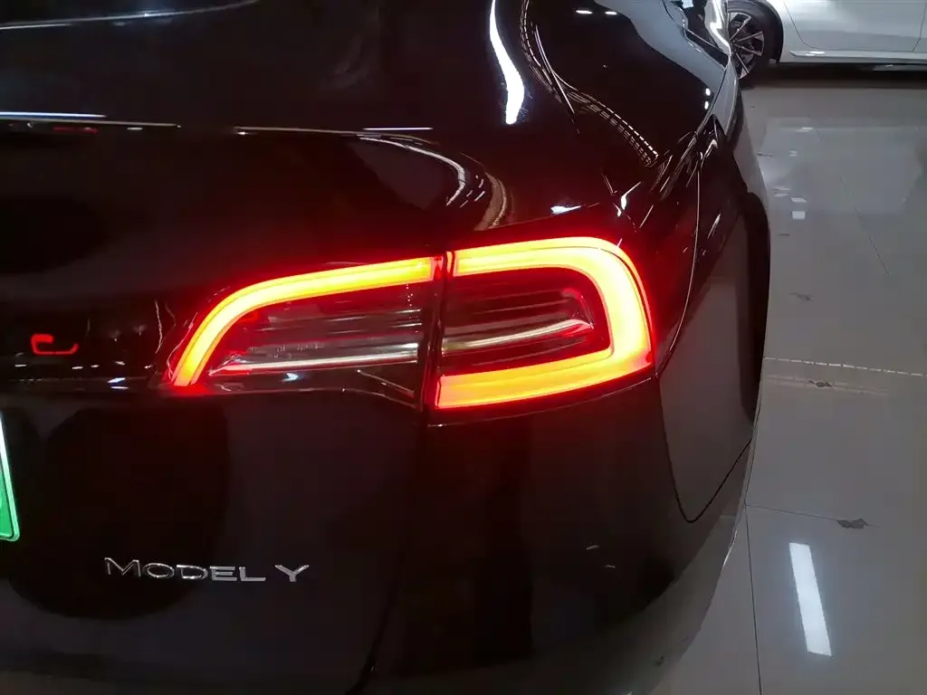 Tesla Model Y 2023 из CN, фото 4