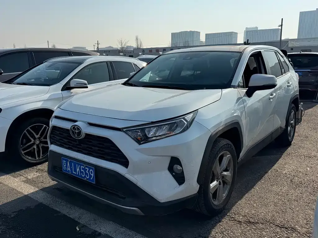Toyota RAV4 2022 из CN, фото 1