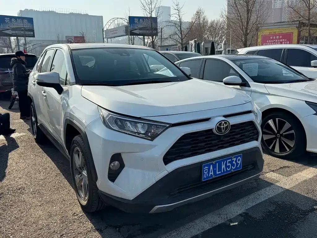 Toyota RAV4 2022 из CN, фото 2