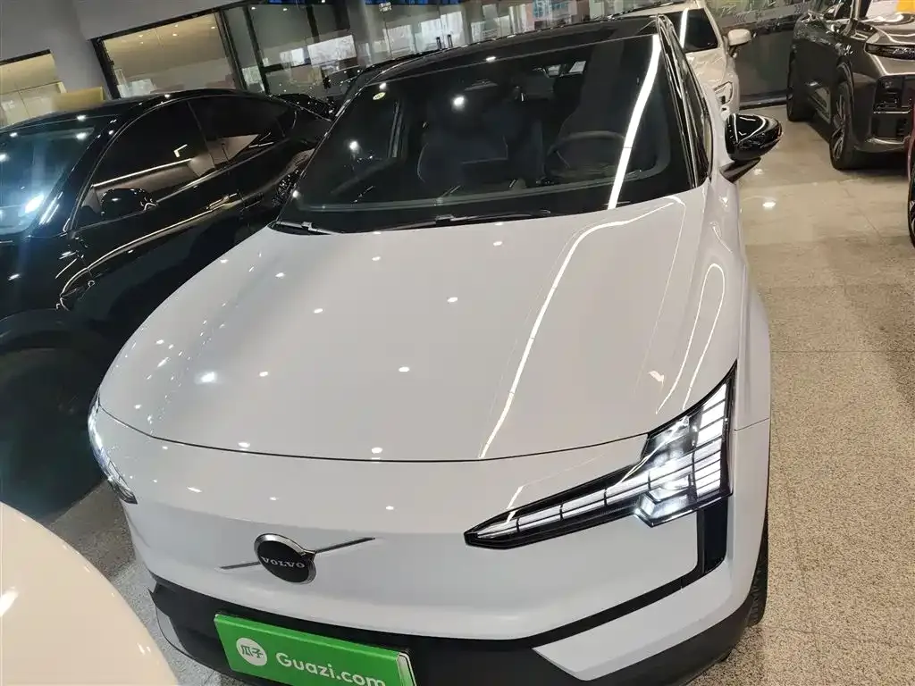 Volvo EX30 2024 из CN, фото 2