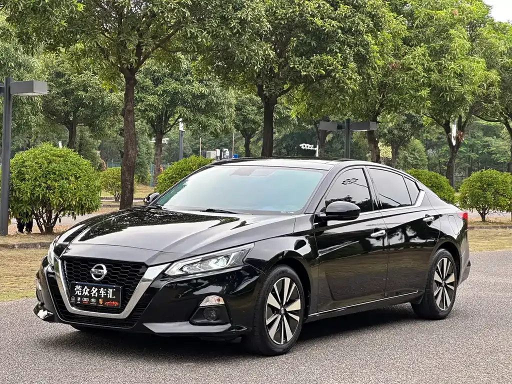 Nissan Teana — фото 1