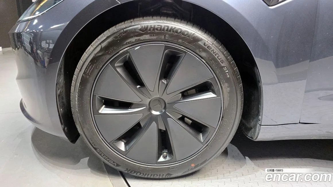 Tesla Model 3 — фото 10