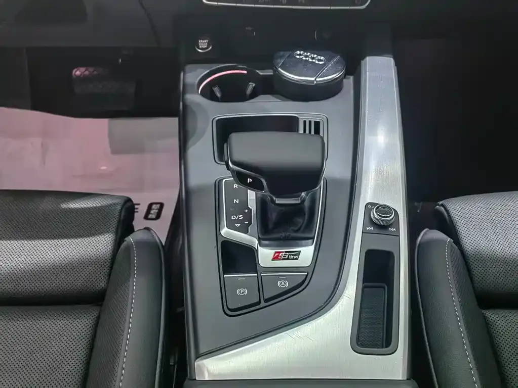 Audi A4L 2021 из CN, фото 9