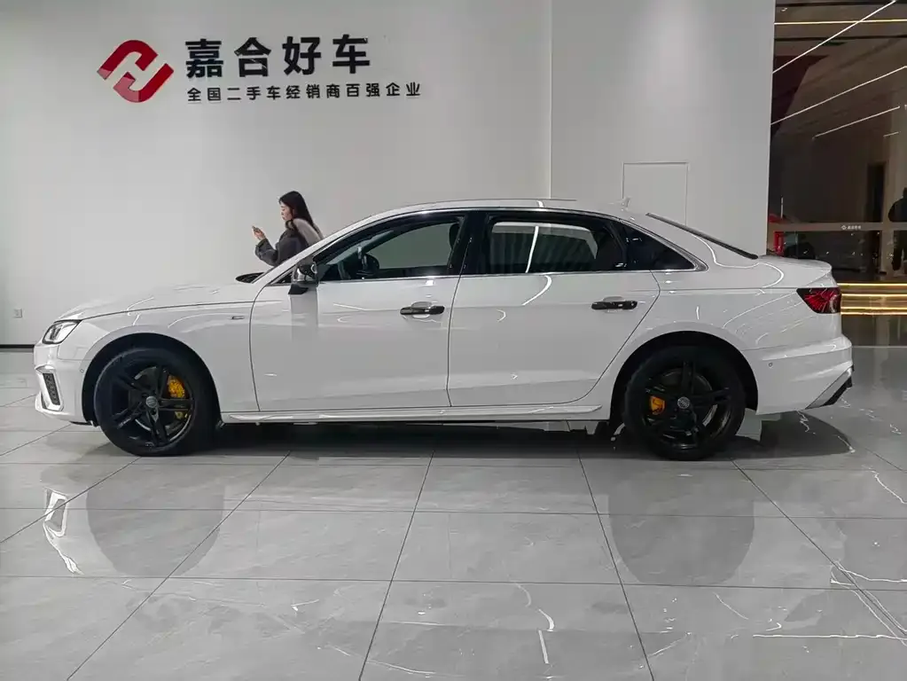 Audi A4L 2021 из CN, фото 5