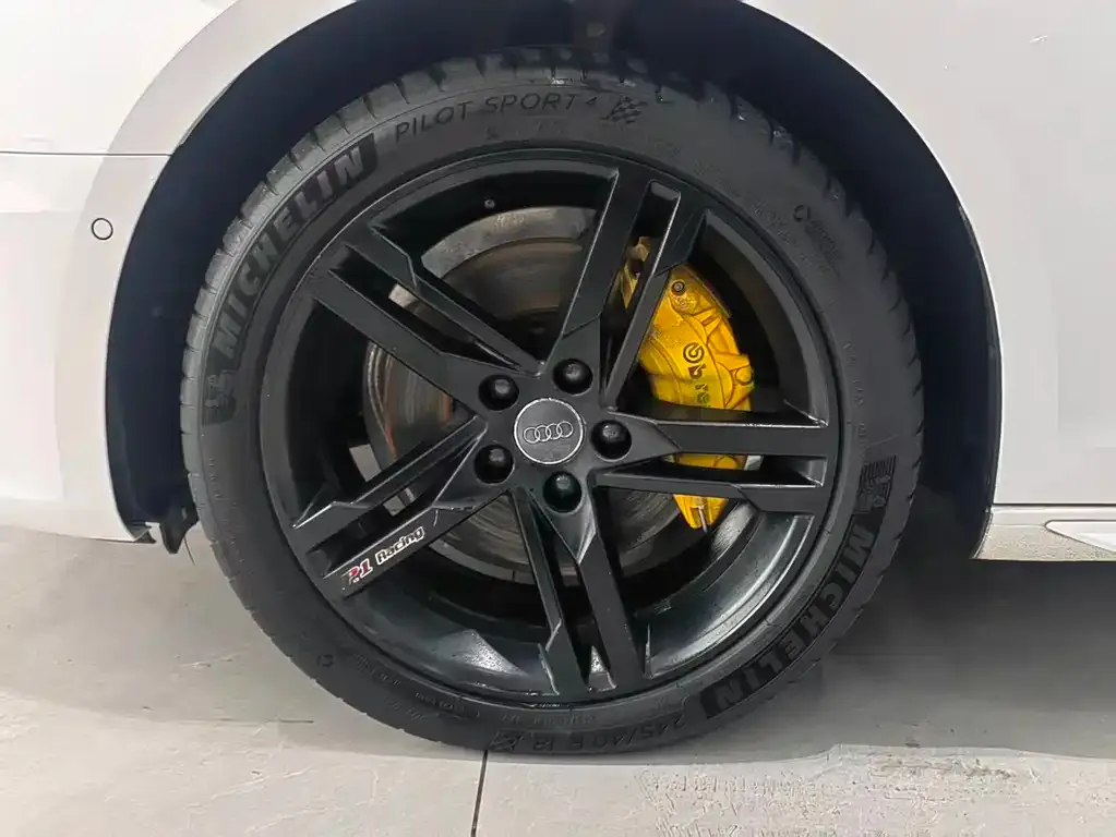 Audi A4L 2021 из CN, фото 4