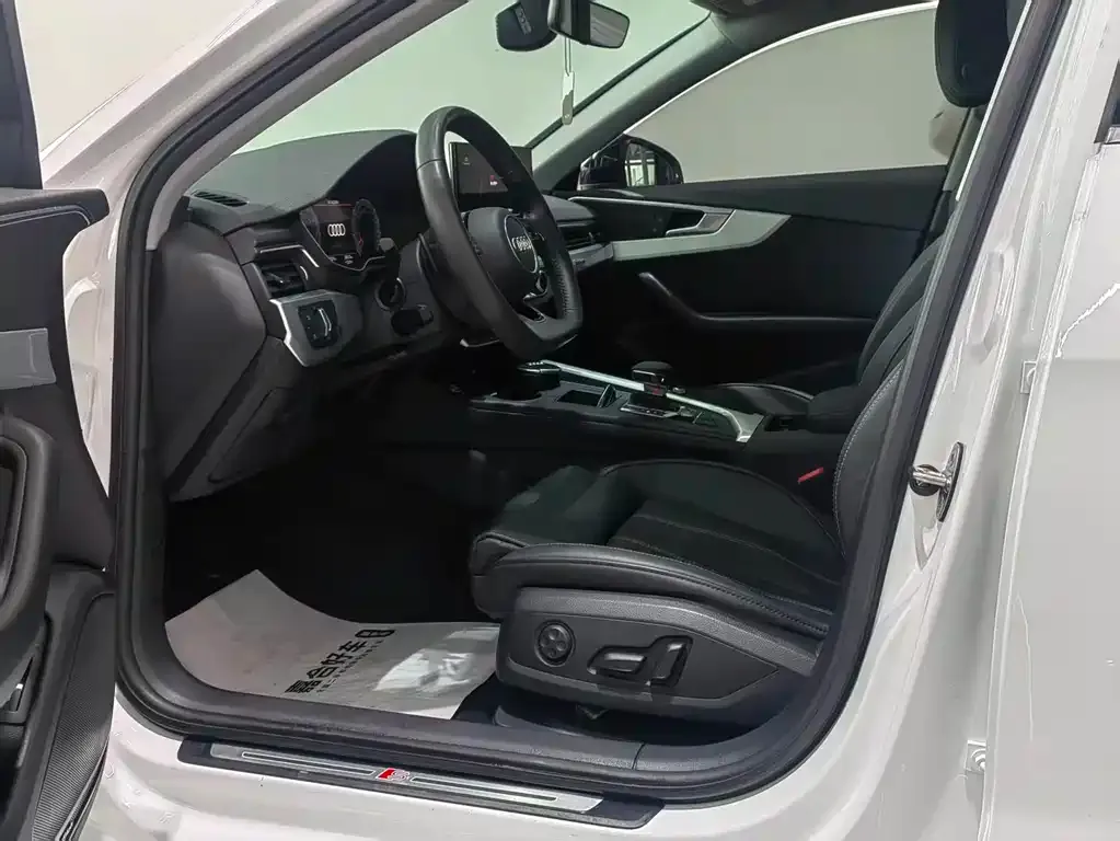 Audi A4L 2021 из CN, фото 6