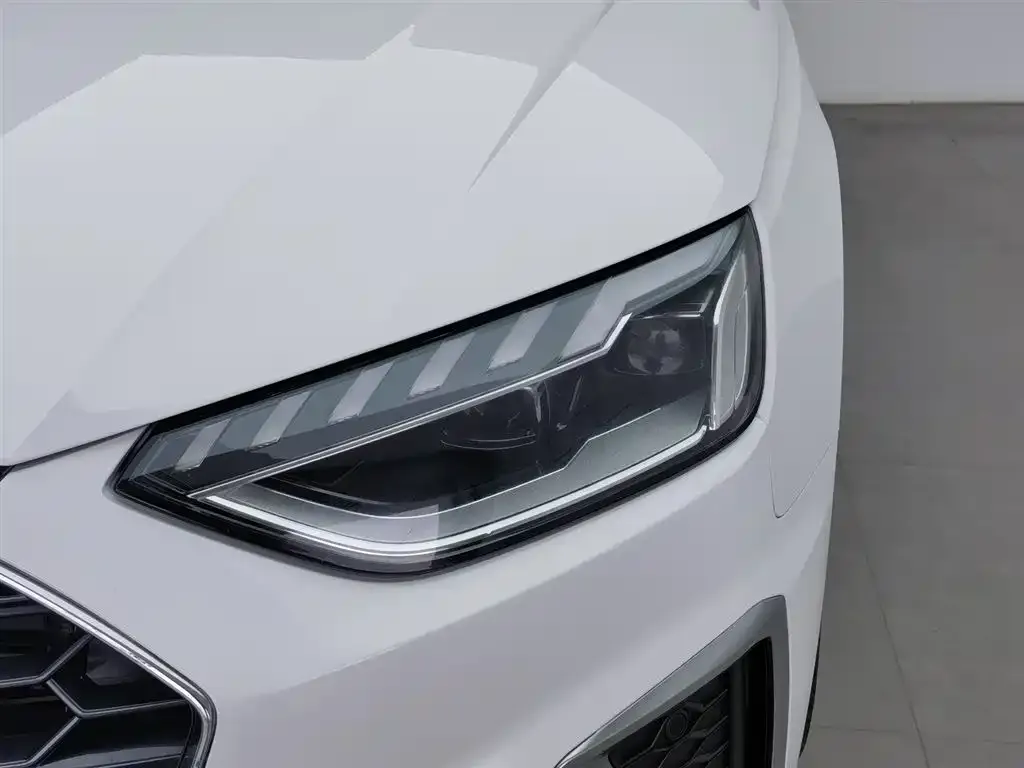 Audi A4L 2022 из CN, фото 7