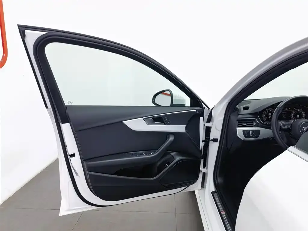 Audi A4L 2022 из CN, фото 6