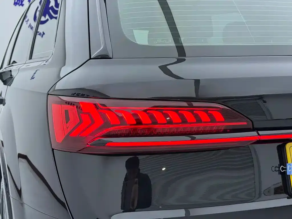 Audi Q7 2022 из CN, фото 10