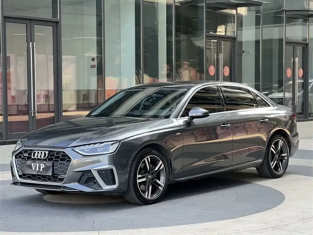 Audi A4L — фото 1