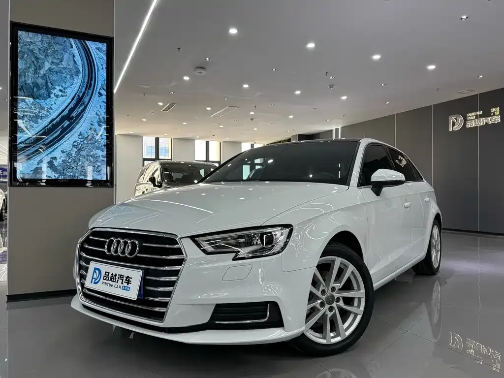 Audi A3 — фото 1