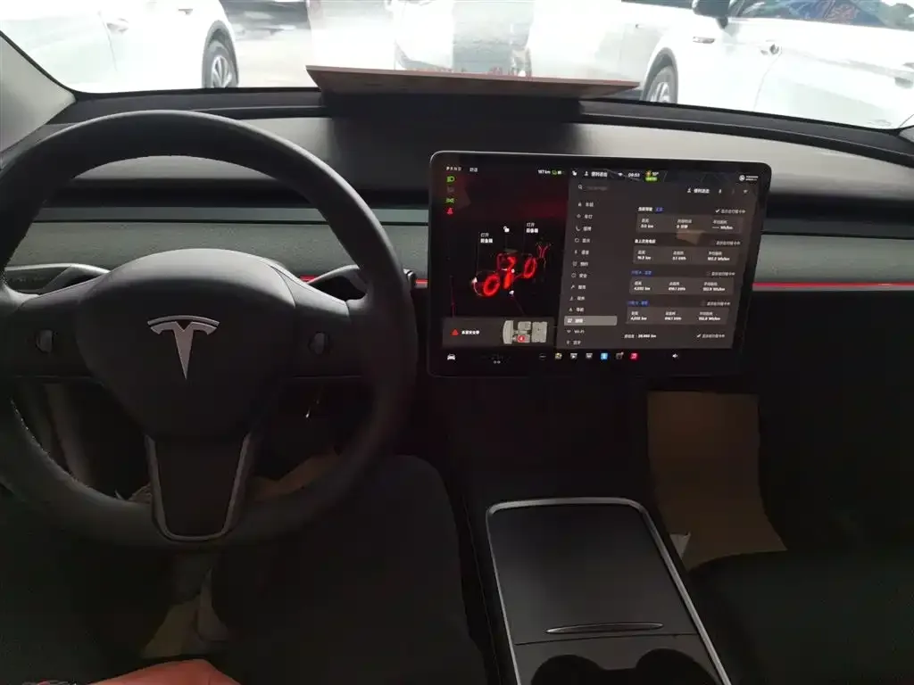 Tesla Model Y — фото 4